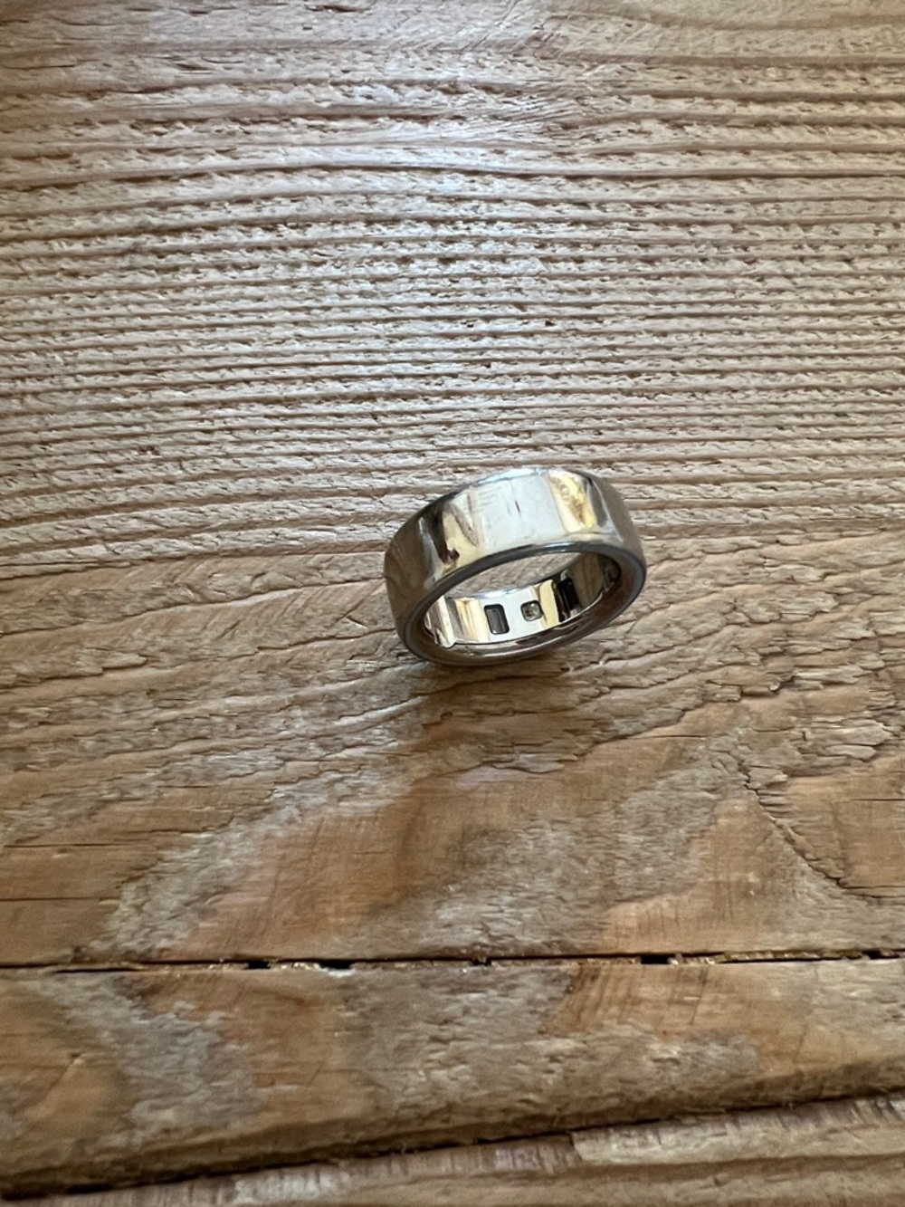 Oura Ring 4 Size 8 (Silver) with Charger and Box - Picture 13 of 16